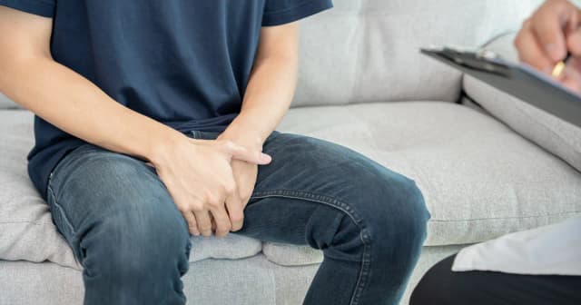 Guz na jądrze - do jakiego lekarza się zgłosić po pomoc?