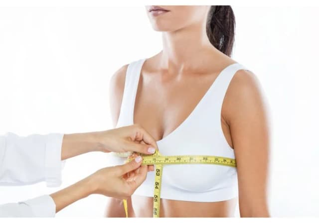 Zmniejszenie biustu NFZ: ile się czeka na operację i co wpływa na czas?