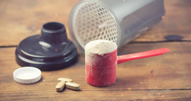 Jakie suplementy na początek? Oto kluczowe wybory dla początkujących