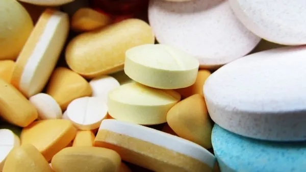 Czy warto brać suplementy? Odkryj prawdę o ich korzyściach i zagrożeniach