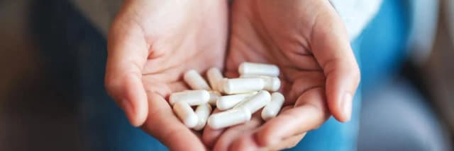 Metadon lek na co? Odkryj jego zastosowanie w leczeniu bólu i uzależnień