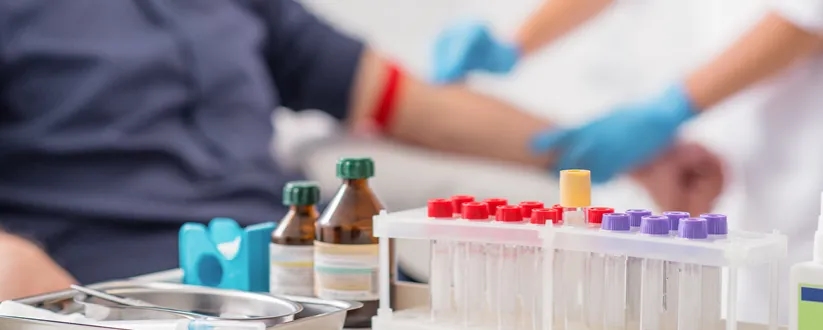 Jakie badania hormonalne na NFZ są dostępne i jak je uzyskać?